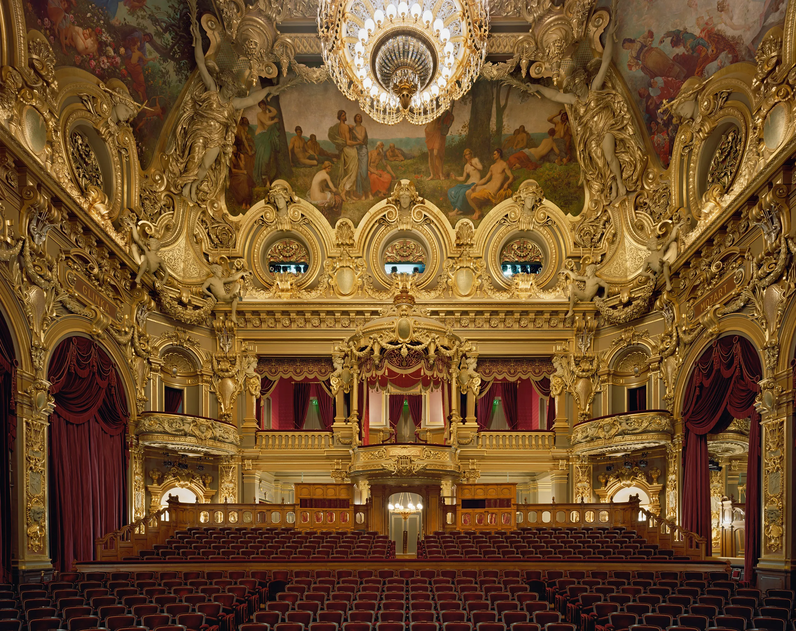 Read more about the article Opera Houses: A Journey Through Time and Sound